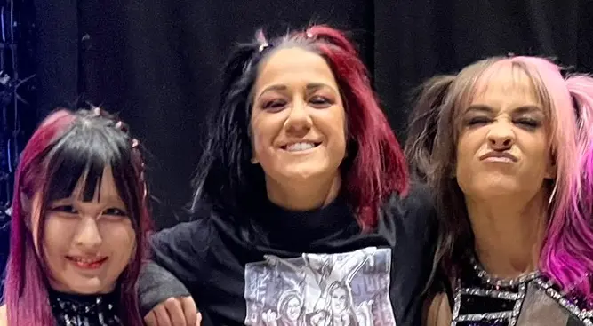 Bayley demande un PLE ou un show TV à Paris !