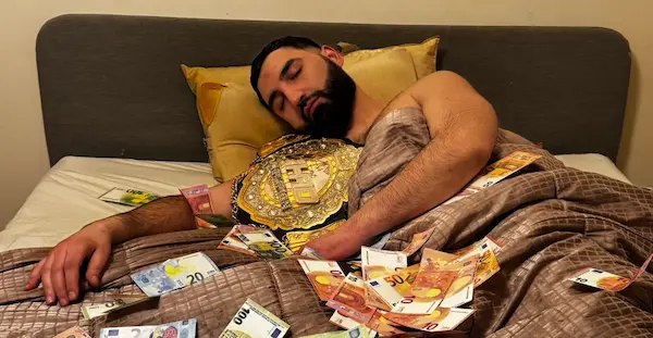 Le Kayfabe est-il toujours vivant dans le catch ? 